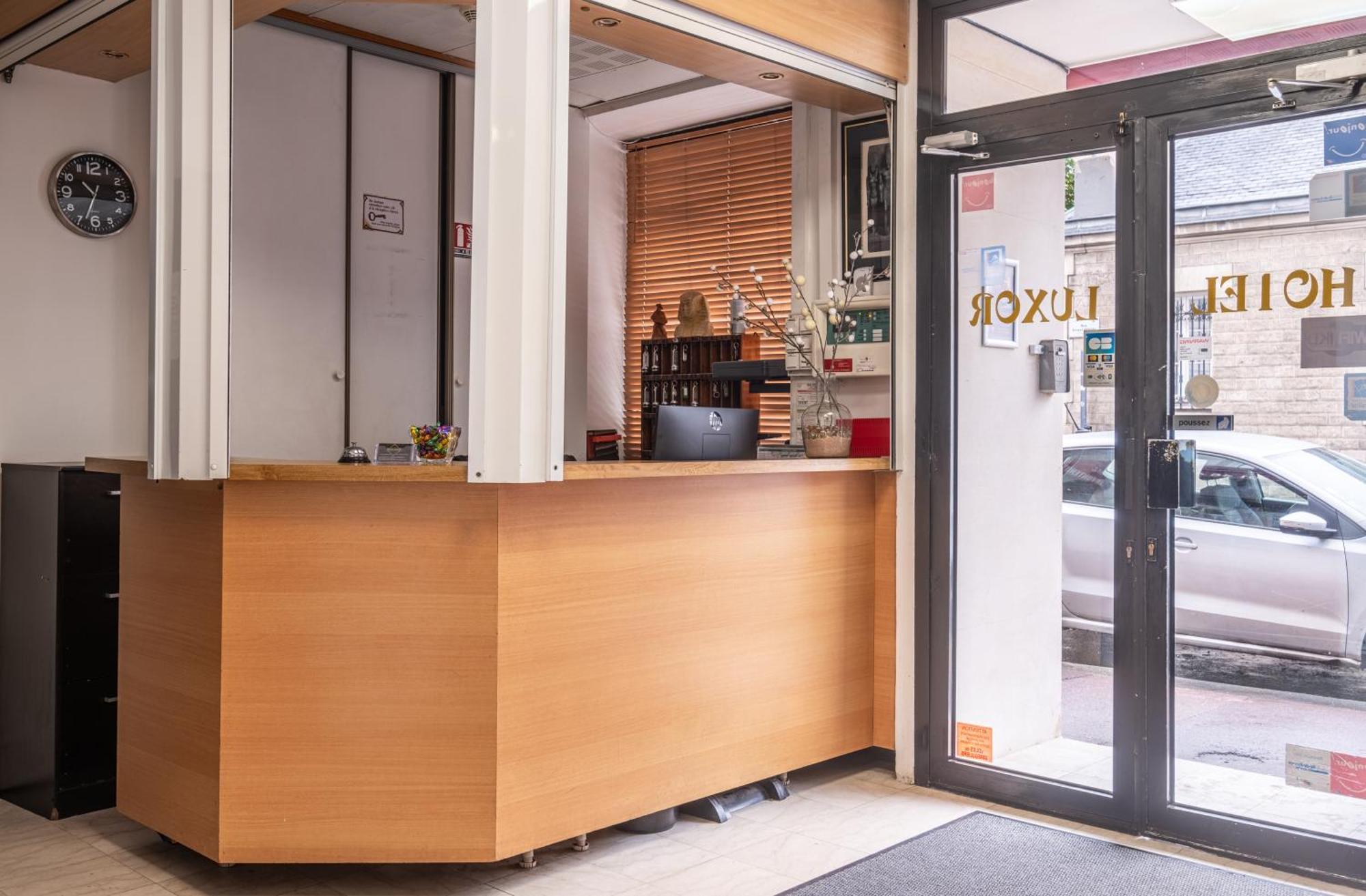 Hotel Luxor Issy-les-Moulineaux Exterior foto